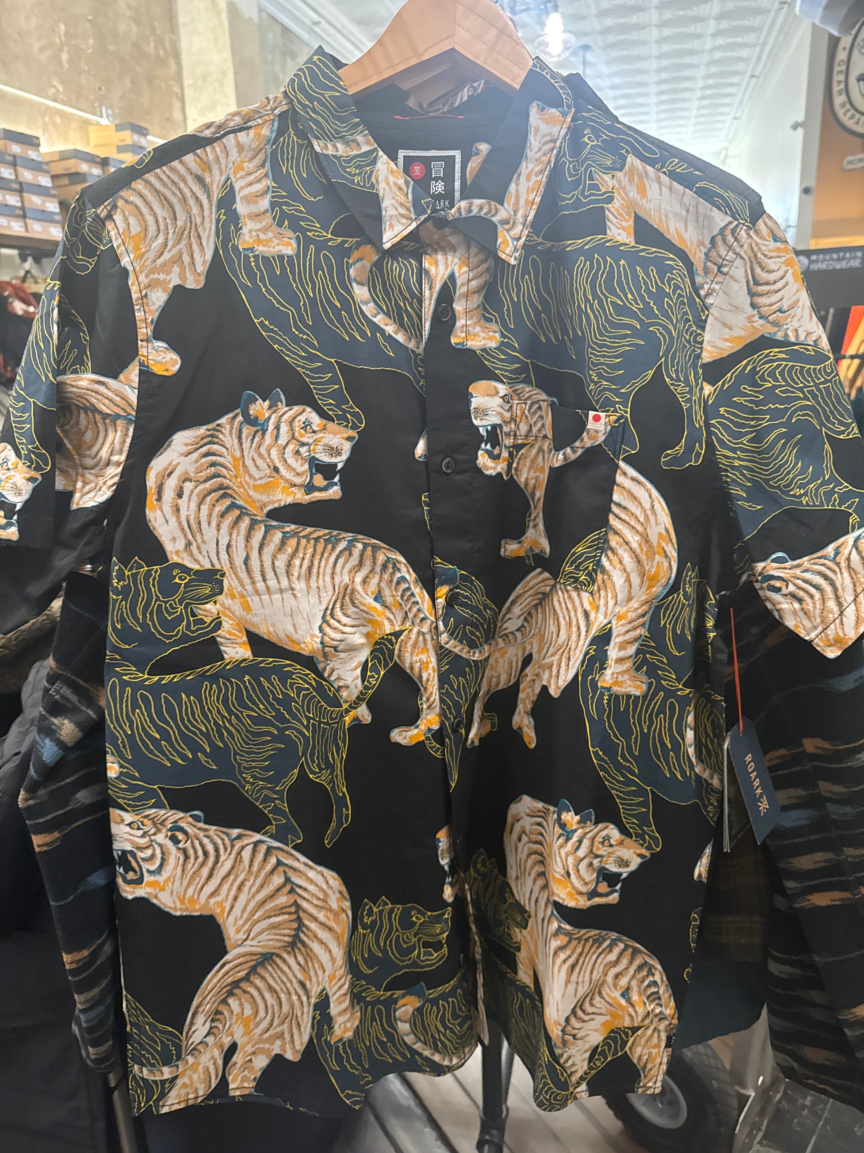 Men’s Roark Button